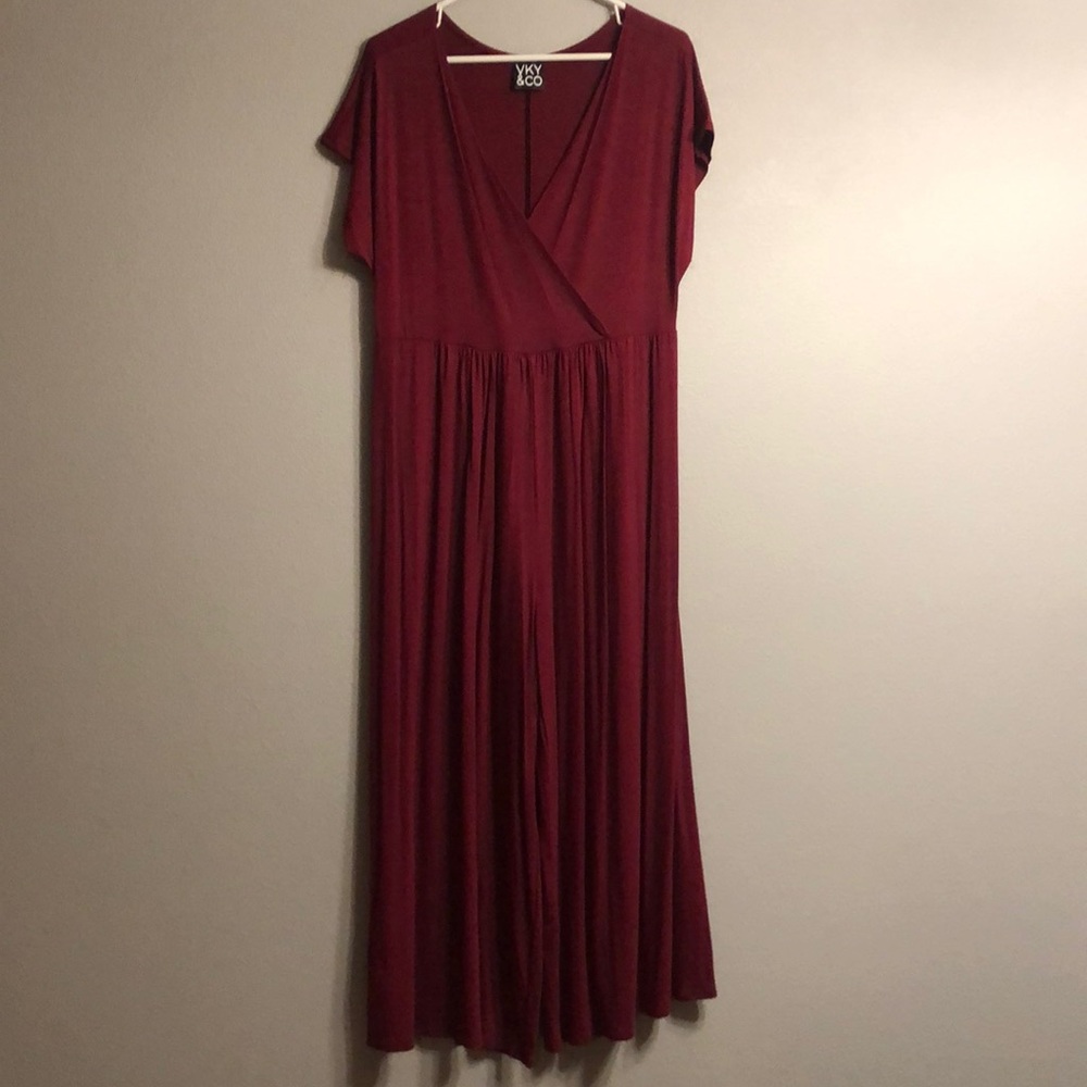Burgundy jumper.  Never worn. Size L
